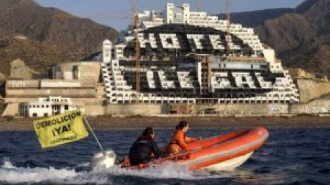 Absueltos los 28 activistas de Greenpeace acusados de pintar "hotel ilegal" en El Algarrobico