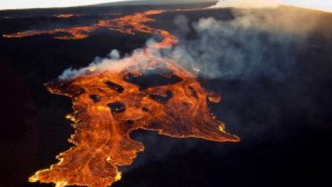 Entra en erupción en Hawái el volcán activo más grande del mundo