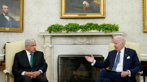 El presidente estadounidense, Joe Biden, se reúne con el presidente mexicano, Andrés Manuel López Obrador, en la Oficina Oval de la Casa Blanca en Washington, EE. UU., el 12 de julio de 2022. REUTERS/Kevin Lamarque