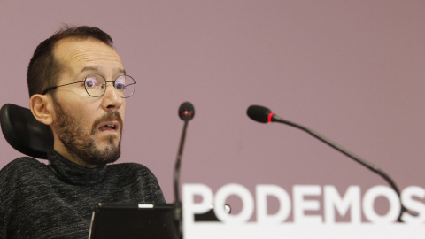 El secretario de Organización de Podemos, Pablo Echenique, durante la rueda de prensa que ha ofrecido tras la reunión del Consejo de Coordinación de Podemos. EFE/Víctor Lerena