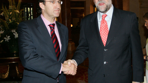 25/11/22 Feijóo y Rajoy, en una imagen de archivo tomada en el verano de 2007