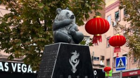 El oso panda del 'Chinatown' de Madrid: una iniciativa del Gobierno chino que el PP vende como donación de los vecinos