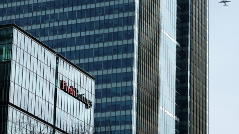 El logo de la agencia Fitch en sus oficinas en Londres E.P./dpa/Jens Kalaene