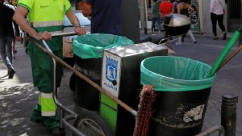 Barrio rico, barrio pobre: Almeida se esmera en la limpieza de las calles de Madrid donde fue más votado