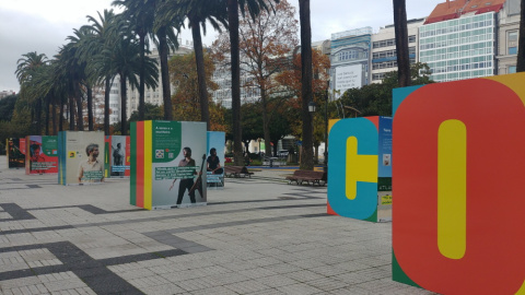 30/11/22 Cubos de la exposición en los exteriores de los jardines de Méndez Núñez.