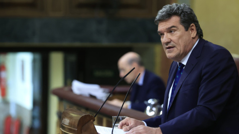 El ministro de Inclusión, Seguridad Social y Migraciones, José Luis Escrivá, interviene durante el pleno del Congreso  sobre el proyecto de Presupuestos Generales del Estado de 2023. EFE/ Zipi