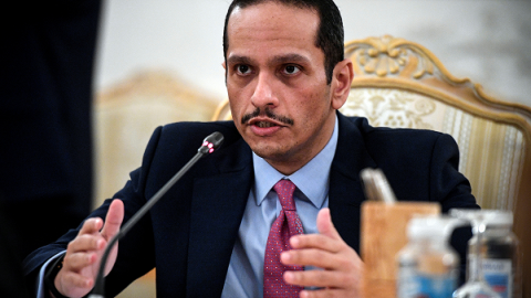 El ministro de Exteriores de Qatar, el jeque Mohammed bin Abdulrahman Al-Thani, en conversaciones con el ministro de Relaciones Exteriores de Rusia, Sergei Lavrov (no se ve) en Moscú, Rusia, el 11 de septiembre de 2021.