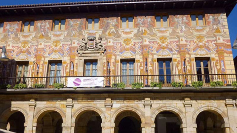 Fachada principal del Ayuntamiento de Barcelona.