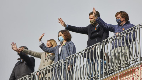 De izquierda a derecha, la senadora del PP Ana Camins, la presidenta de la Comunidad de Madrid, Isabel Díaz Ayuso, el presidente del PP, Pablo Casado, y el alcalde de Madrid y portavoz nacional del partido, José Luis Martínez-Almeida.