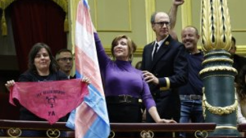 ¿Cómo cambiaría el proyecto de ley trans si se aprueban las enmiendas del PSOE?