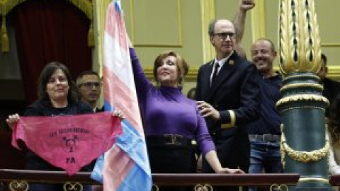 ¿Cómo cambiaría el proyecto de ley trans si se aprueban las enmiendas del PSOE?