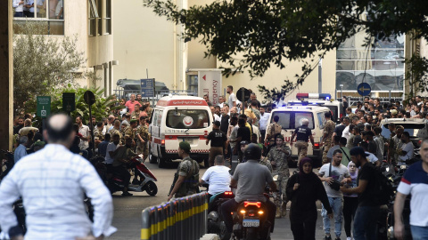 Ambulancias en Beirut este martes.