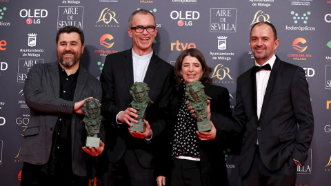 25/01/2020.- El equipo de la "Trinchera infinita" recibe el Goya al mejor sonido, durante la gala de entrega de los Premios Goya 2020 que se celebra hoy sábado en el Palacio de los Deportes José María Martín Carpena, en Málaga. EFE/Jorge Zapata