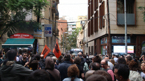 Manifestants concentrats a prop de la seu de Junts