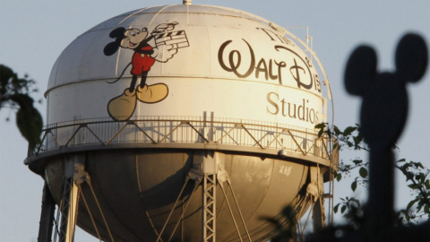 Depósito de agua con la imagen de Mickey Mouse, en la sede de los estudios Walt Disney en Burbank, California. REUTERS