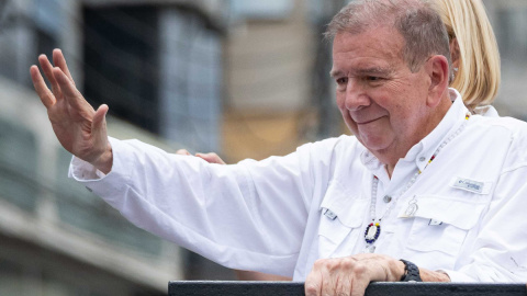 Fotografía de archivo del 13 de julio de 2024 del candidato presidencial, Edmundo González durante un acto de campaña en la ciudad de Valencia, estado de Carabobo (Venezuela).