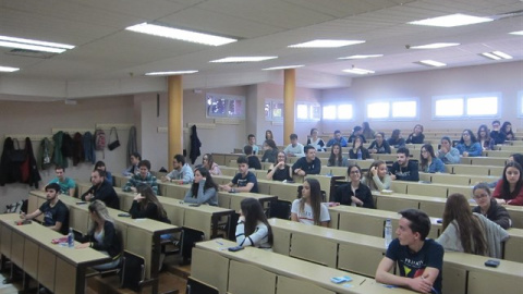 Estudiantes extremeños durante las pruebas de la EBAU. EUROPA PRESS