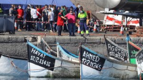 El muelle de Arguineguín acoge a 1.570 migrantes y podrían llegar a 2.500, según Cruz Roja