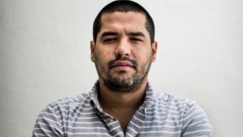 Óscar Martínez, periodista salvadoreño: "Todos nos detestan, hemos denunciado la corrupción de todos los signos políticos"