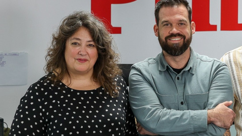 La directora de 'Público', Virginia P. Alonso, y el director adjunto, Nacho Calle.