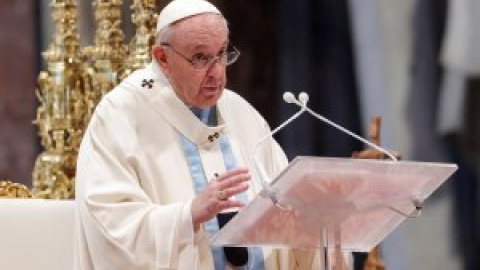 El Papa Francisco ruega a los padres que no "condenen" a sus hijos por su orientación sexual