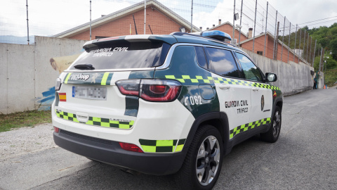 Un coche de la Guardia Civil en una concentración de apoyo a las Fuerzas y Cuerpos de Seguridad del Estado en Alsasua, a 2 de septiembre de 2022, en Alsasua, Navarra.