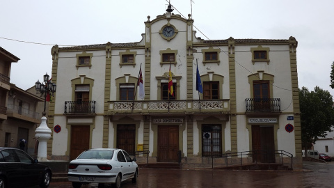 Fachada principal del Ayuntamiento de Fuentealbilla.