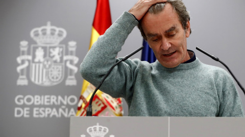 El director del Centro de Alertas y Emergencias Sanitarias, Fernando Simón, durante la rueda de prensa ofrecida este martes en Moncloa para informar acerca de los últimos datos de la pandemia del coronavirus en España.