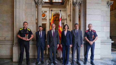 Fotografia oficialitzant l'acord entre Generalitat i Ajuntament