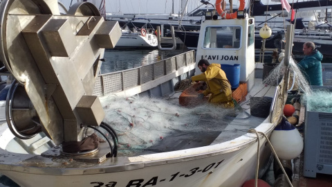 Jordi Gasull, patró major de la confraria, a la seva barca de pesca.