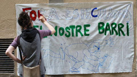 Carteles realizados por los vecinos y vecinas de Lancaster. / Foto cedida por Madres L24