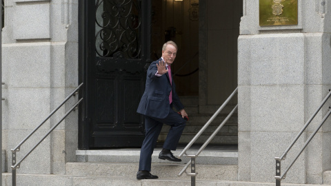 Uno de los vocales del Consejo General del Poder Judicial, Gerardo Martínez, a su llegada a una reunión extraordinaria en el CGPJ