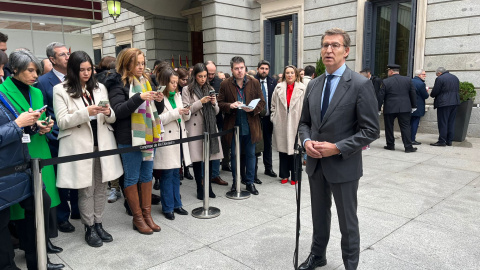 El líder de la oposición, Alberto Núñez Feijóo, en el patio del Congreso. Amanda García