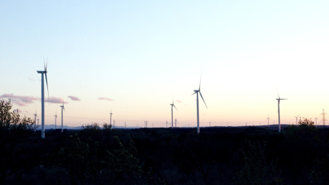 Els aerogeneradors en funcionament als parcs eòlics de Vilalba dels Arcs, a la Terra Alta. Imatge del març del 2021.