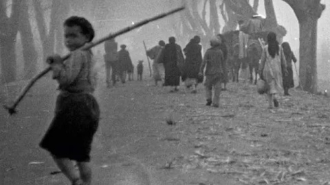 Imagen de la 'desbandá' que llevó a casi 300.000 personas huir en febrero de 1937 durante la Guerra Civil.