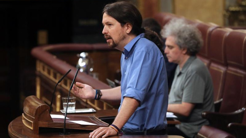 El líder de Podemos, Pablo Iglesias, durante su intervención en el pleno del Congreso ante el que comparece el jefe del Ejecutivo, Pedro Sánchez, para informar de la posición que trasladará al primer Consejo Europeo al que asiste como jefe del Ejecut