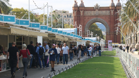 La Setmana del Llibre en Català al passeig de Lluís Companys