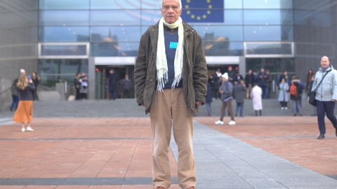 Carlos Vila, abogado y miembro de Marea de Residencias, durante su visita al Parlamento Europeo en Bruselas.