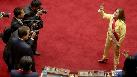 La vicepresidenta de Perú, Dina Boluarte, tras ser elegida presidenta interna por el Congreso del país, tras la destitución de Pedro Castillo, en Lima. — Sebastian Castaneda / REUTERS