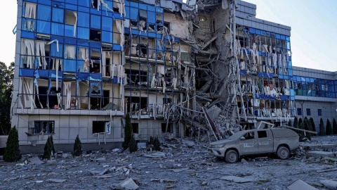 Imagen de un edificio de oficinas tras un ataque con misiles rusos, en Kharkiv, a 24 de julio de 2024.