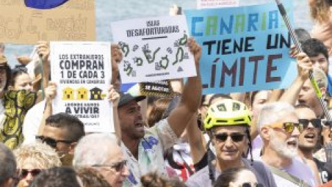 Miles de personas protestan en Canarias contra el turismo de masas: "Las islas tienen un límite"