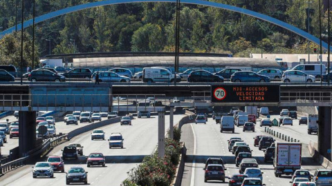 Atasco en la M-30 de Madrid. | EFE