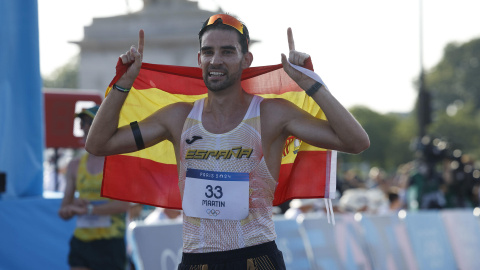 El marchista Martín tras obtener la medalla de bronce.