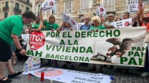 Protesta a Barcelona per la mort de les dues germanes que havien de ser desnonades: "No és suïcidi, és assassinat"