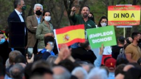 Ni distancia social, ni permiso para un mitin: Vox se saltó las leyes en Vallecas