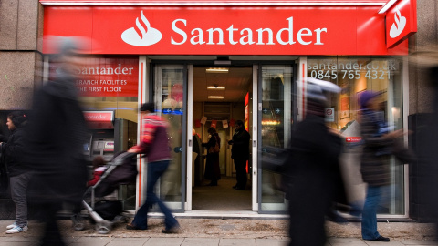 Una sucursal del Banco Santander en Londres. AFP/Leon Neal