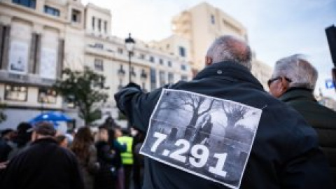 Familias de mayores fallecidos por los "protocolos de la vergüenza" recrudecen su lucha contra el Gobierno de Ayuso