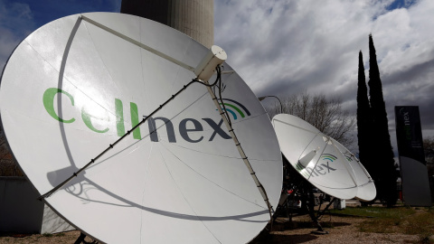 Antenas de telecomunicaciones de Cellnex en Torrespaña, en Madrid. REUTERS/Sergio Perez