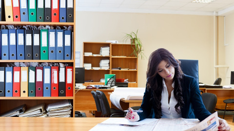 Imagen de archivo de una mujer trabajando. PIXABAY