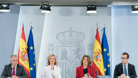 Ángel Víctor Torres, Pilar Alegría, Teresa Ribera y Carlos Cuerpo, este martes durante la rueda de prensa celebrada en Moncloa.